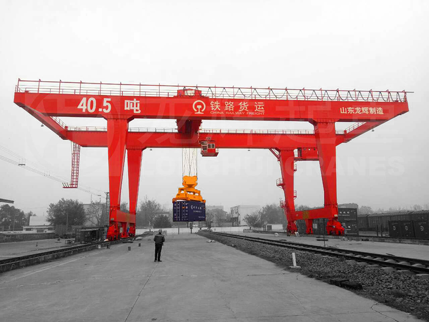 軌道式集裝箱門(mén)式起重機(jī)