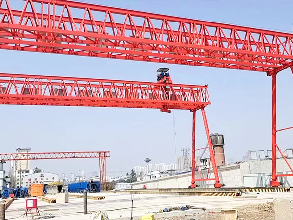 江蘇南通門(mén)式起重機(jī)銷(xiāo)售廠(chǎng)家龍門(mén)吊主梁保養(yǎng)
