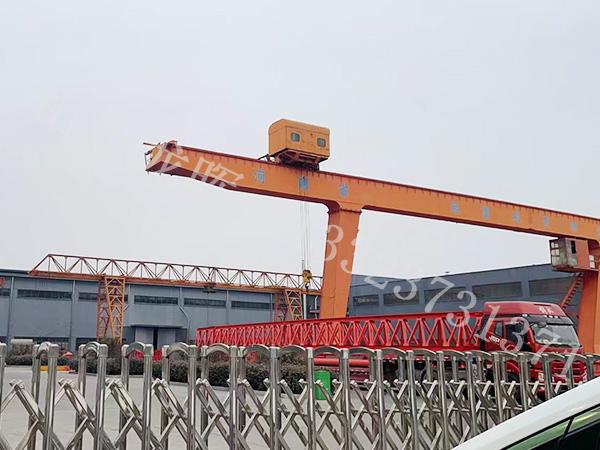 山東威海門式起重機(jī)銷售廠家 輪胎式集裝箱龍門吊