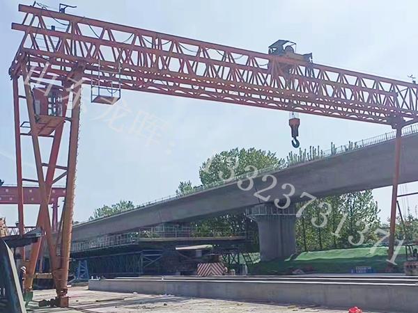 山東泰安門(mén)式起重機(jī)銷(xiāo)售廠家MG型雙主梁龍門(mén)吊