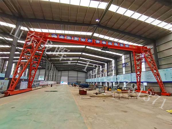 山東濟(jì)寧門(mén)式起重機(jī)銷(xiāo)售廠家60噸雙主梁門(mén)機(jī)價(jià)格